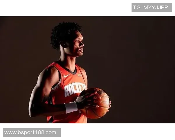 火箭新星谢泼德崭露头角范弗里特热情转发引发关注