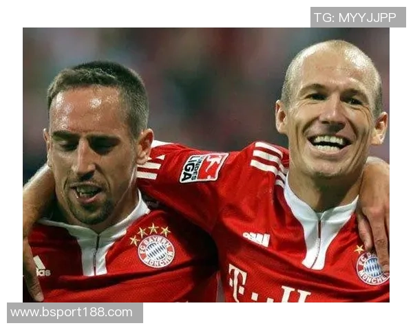 拜仁海报热身欧冠对决巴黎罗贝里小猪同框伊布小罗回忆重温