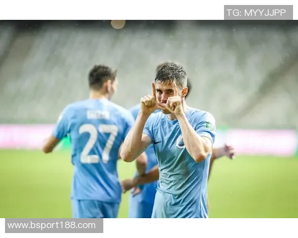 武汉三镇对阵深圳新鹏城半场战报埃杜加西亚再度破门杨一鸣遭遇红牌处罚