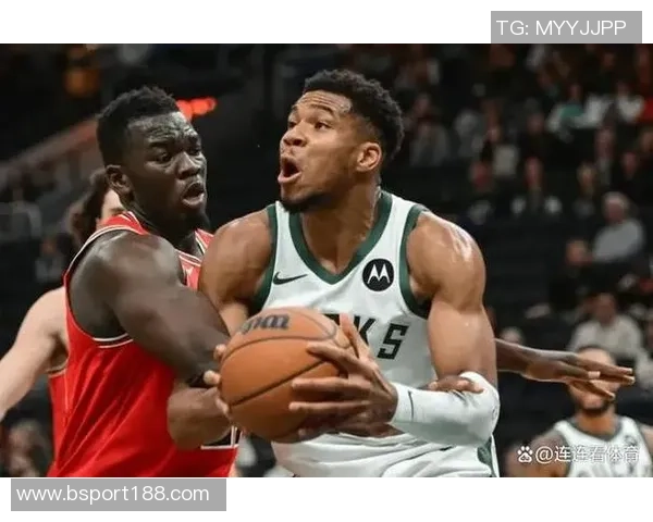 字母哥首投即成经典瞬间暴扣福德与弗拉格震撼全场