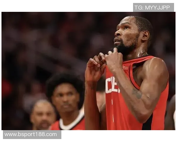 KD本赛季场均上场时间达到369分钟排名联盟第三仅次于马克西和阿门