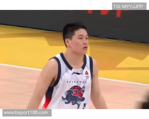 山东男篮热身赛惜败美国肯塔基传奇队陶汉林王岚嵚表现抢眼